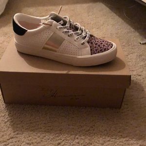 Size:7 Condition: New never worn Style: sneaker